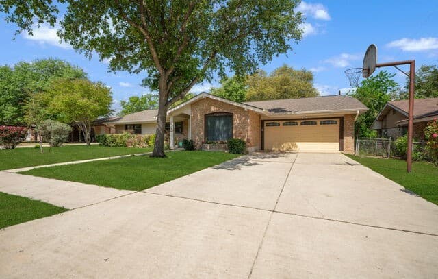 3-bedroom rental at 11611 Veradero in San Antonio, TX — photo 2