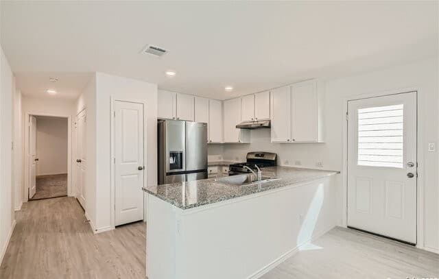 3-bedroom rental at 13922 Wool Park in San Antonio, TX — photo 4