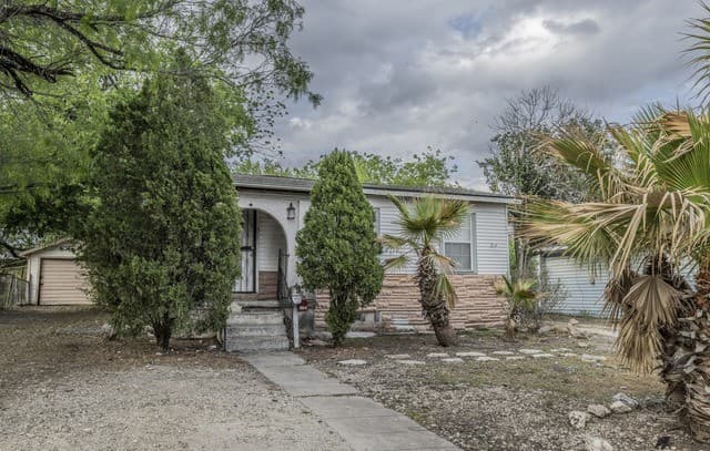 2-bedroom rental at 207 Bradford Ave Unit 1 in San Antonio TX