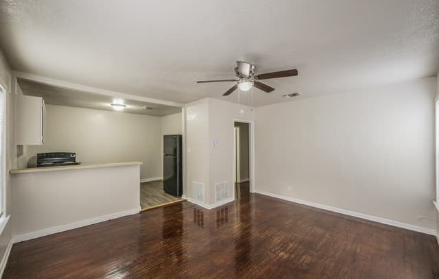 2-bedroom rental at 207 Bradford Ave Unit 1 in San Antonio, TX — photo 2
