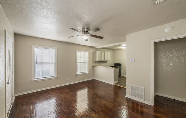 2-bedroom rental at 207 Bradford Ave Unit 1 in San Antonio, TX — photo 3