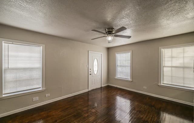 2-bedroom rental at 207 Bradford Ave Unit 1 in San Antonio, TX — photo 4