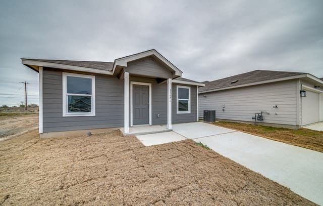 4-bedroom rental at 11621 Dog Rose in Converse, TX — photo 2