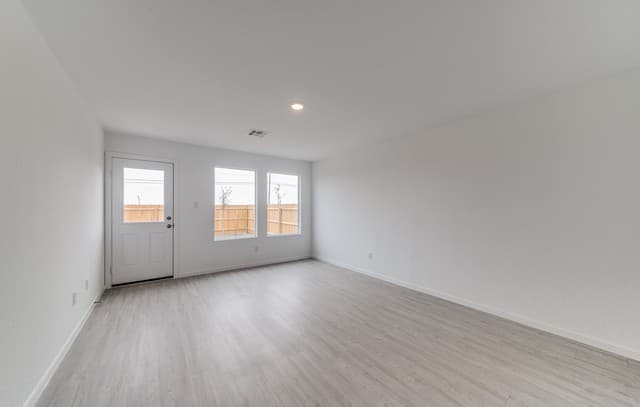 4-bedroom rental at 11621 Dog Rose in Converse, TX — photo 5