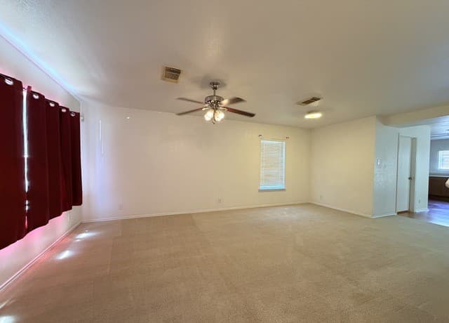 3-bedroom rental at 25 Badgers Hills in San Antonio, TX — photo 2