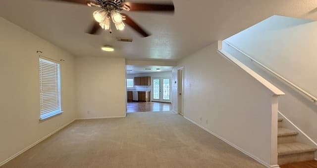 3-bedroom rental at 25 Badgers Hills in San Antonio, TX — photo 3