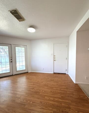 3-bedroom rental at 25 Badgers Hills in San Antonio, TX — photo 5