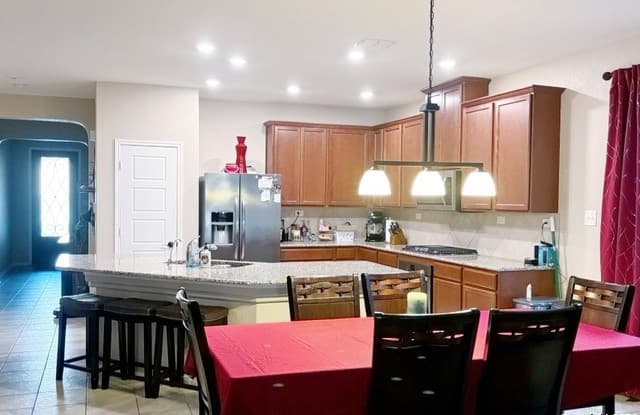 4-bedroom rental at 11208 Hill Top Bend in Helotes, TX — photo 3