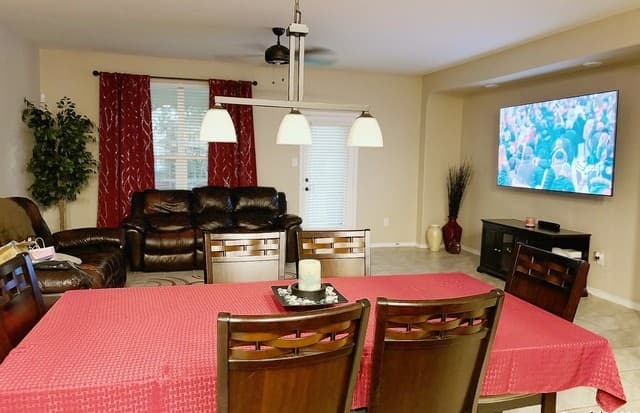 4-bedroom rental at 11208 Hill Top Bend in Helotes, TX — photo 5