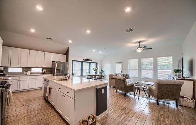 4-bedroom rental at 9523 Norfolk Wheel in San Antonio, TX — photo 2