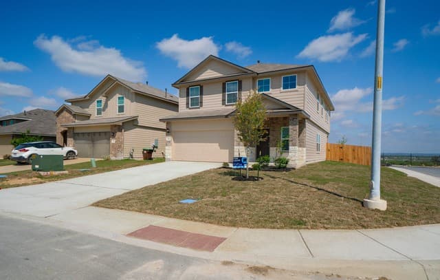 5-bedroom rental at 108 Little Owl in San Antonio, TX — photo 2