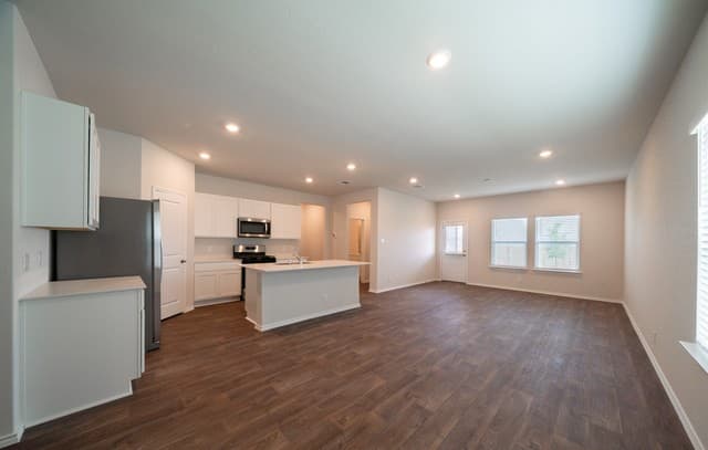 5-bedroom rental at 108 Little Owl in San Antonio, TX — photo 4