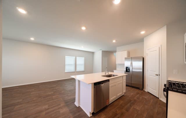 5-bedroom rental at 108 Little Owl in San Antonio, TX — photo 5