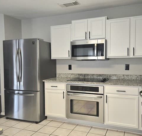 3-bedroom rental at 8518 Park Olympia in Universal City, TX — photo 2