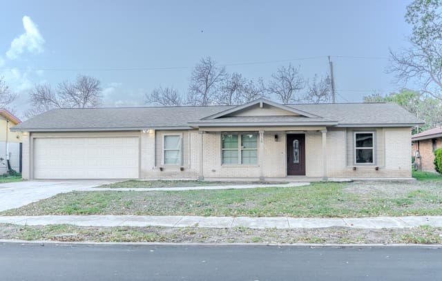 4-bedroom rental at 4719 Old Coach in San Antonio, TX — photo 3