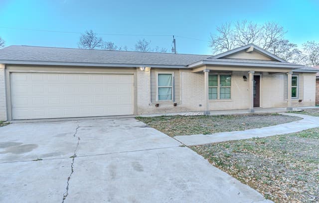 4-bedroom rental at 4719 Old Coach in San Antonio, TX — photo 5