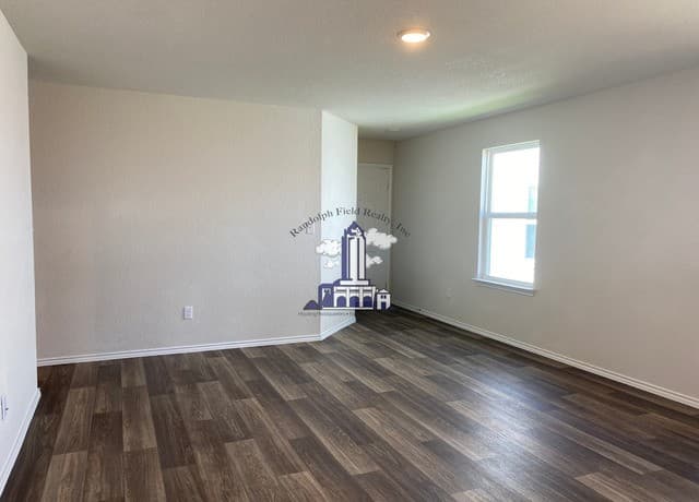 3-bedroom rental at 6231 Windy Green in San Antonio, TX — photo 2