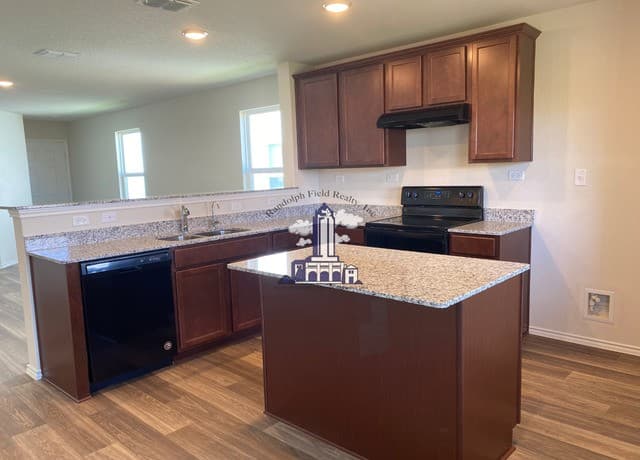 3-bedroom rental at 6231 Windy Green in San Antonio, TX — photo 5