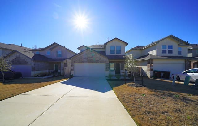 4-bedroom rental at 6611 Copper King in San Antonio, TX — photo 2