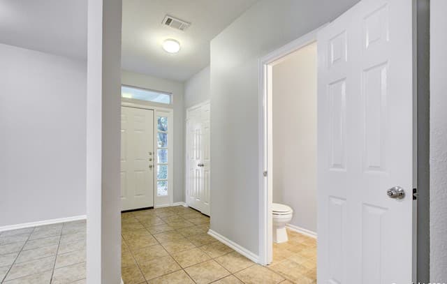 3-bedroom rental at 3735 Browning Bluff in San Antonio, TX — photo 2