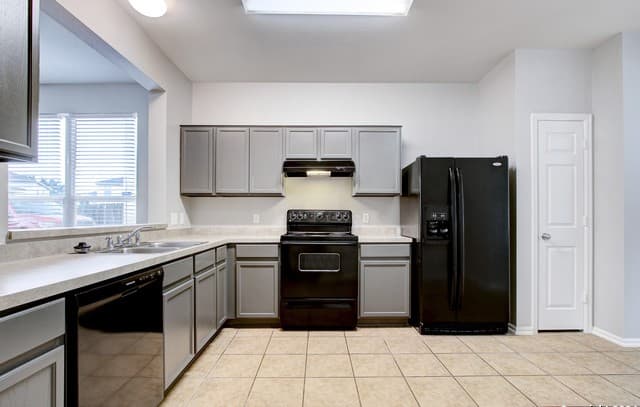3-bedroom rental at 3735 Browning Bluff in San Antonio, TX — photo 3
