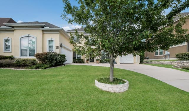 4-bedroom rental at 18211 Branson Falls in San Antonio, TX — photo 2