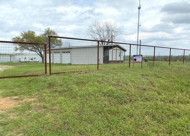 2-bedroom rental at 9075 Loop 1604 in Elmendorf, TX — photo 2