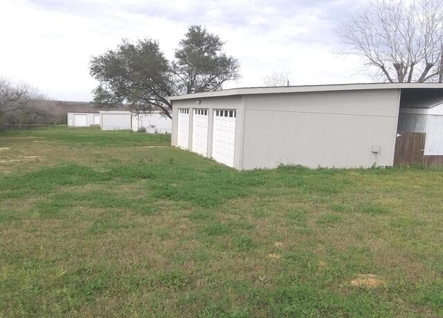 2-bedroom rental at 9075 Loop 1604 in Elmendorf, TX — photo 5
