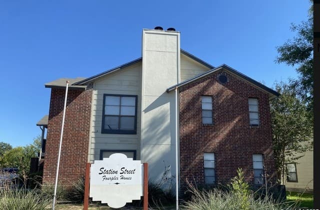 2-bedroom rental at 806 Station Unit 1 in Converse, TX — photo 2