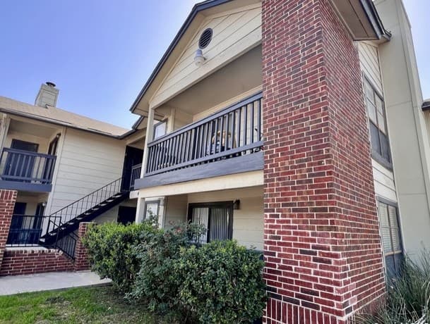 2-bedroom rental at 806 Station Unit 1 in Converse, TX — photo 3