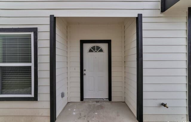 3-bedroom rental at 6734 Summer Fest Unit 120 in San Antonio, TX — photo 4