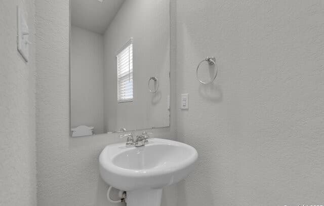 3-bedroom rental at 6734 Summer Fest Unit 120 in San Antonio, TX — photo 5