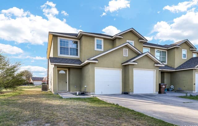 3-bedroom rental at 10023 Vasso Vw Unit 1 in Converse TX