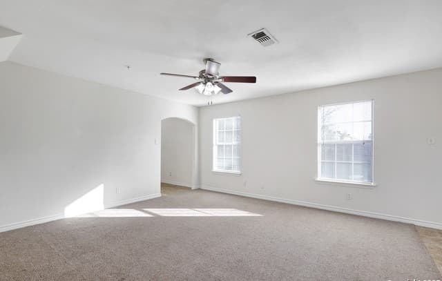 3-bedroom rental at 10023 Vasso Vw Unit 1 in Converse, TX — photo 5