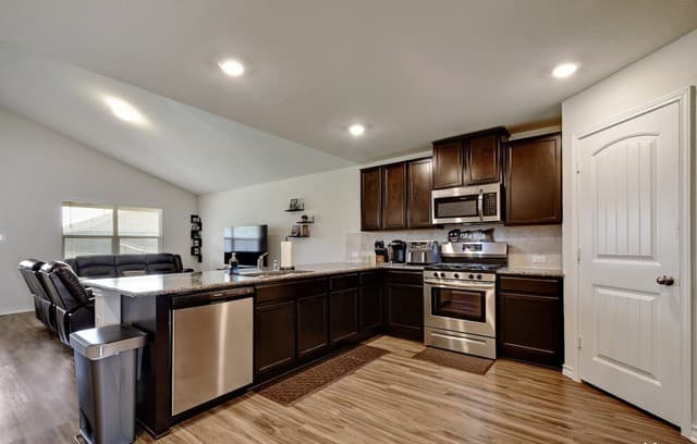 4-bedroom rental at 822 Brown Thrasher in San Antonio, TX — photo 3