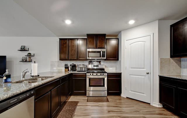 4-bedroom rental at 822 Brown Thrasher in San Antonio, TX — photo 4