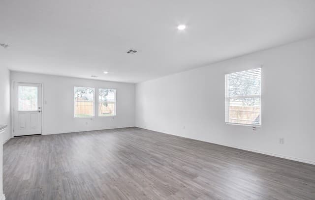 4-bedroom rental at 15003 Greenfield Mill in San Antonio, TX — photo 5