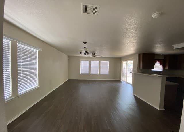3-bedroom rental at 13719 York Woods in San Antonio, TX — photo 5