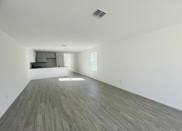 4-bedroom rental at 5475 Calton Bend in San Antonio, TX — photo 5