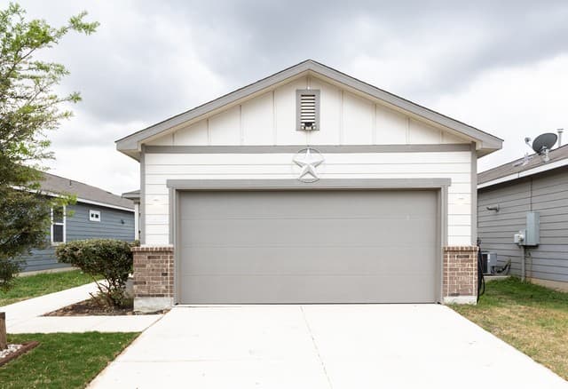 3-bedroom rental at 3923 Ivy in St Hedwig TX