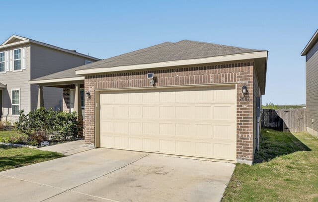 3-bedroom rental at 7001 Lions Park in San Antonio, TX — photo 2