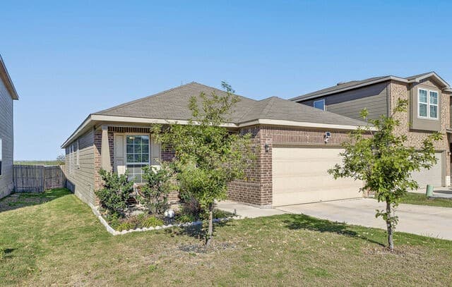 3-bedroom rental at 7001 Lions Park in San Antonio, TX — photo 3
