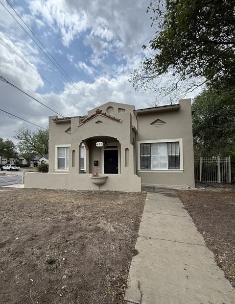 4-bedroom rental at 402 W Elsmere in San Antonio TX