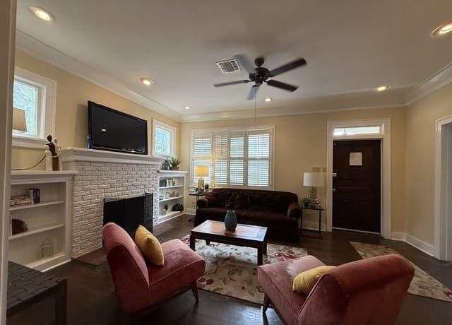 4-bedroom rental at 402 W Elsmere in San Antonio, TX — photo 4