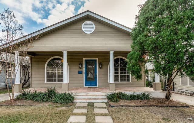 3-bedroom rental at 124 Normandy in Alamo Heights, TX — photo 2