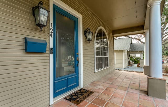 3-bedroom rental at 124 Normandy in Alamo Heights, TX — photo 3