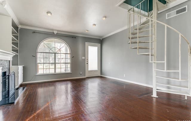 3-bedroom rental at 124 Normandy in Alamo Heights, TX — photo 5
