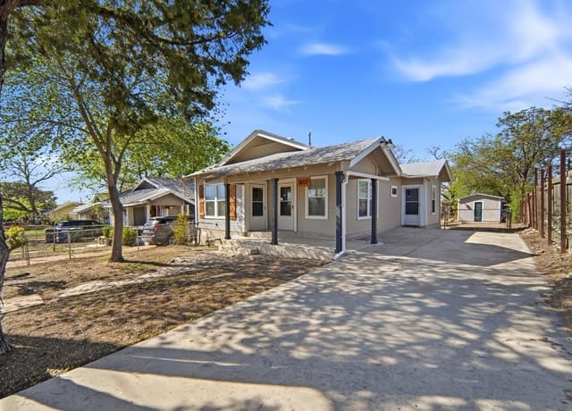 2-bedroom rental at 837 Westfall in San Antonio, TX — photo 2