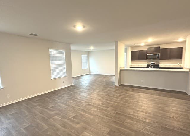 4-bedroom rental at 13756 Red Rock Run in San Antonio, TX — photo 4