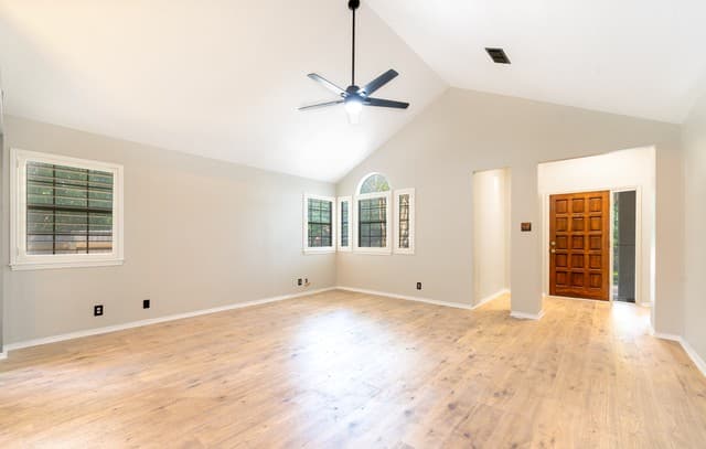 3-bedroom rental at 16817 Brookwood in San Antonio, TX — photo 3